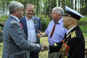 На берегу Ладожского озера в честь ветеранов состоялся праздничный концерт