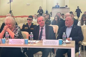 Руководство «Балтийского объединения» поддержало юных исследователей на городской конференции 