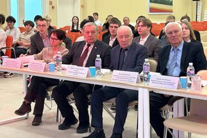 Руководство «Балтийского объединения» поддержало юных исследователей на городской конференции 